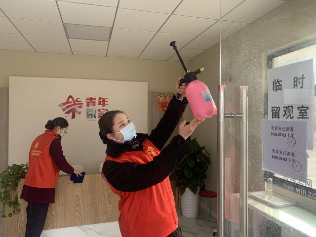 13馬鞍山中心將中心“青年微家”陣地改為臨時(shí)留觀室，青年志愿者定期進(jìn)行場(chǎng)所消毒處理，進(jìn)一步發(fā)揮團(tuán)屬陣地和青年志愿者作用（3）.jpg