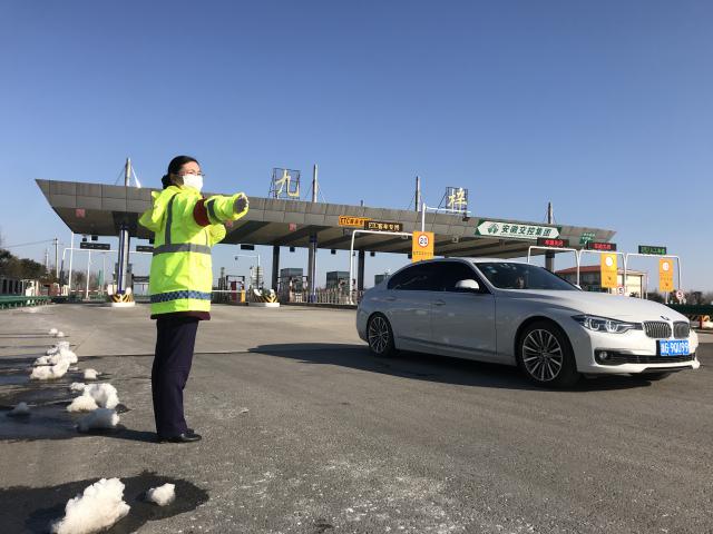 陽(yáng)光、殘雪、臉頰、車輛.png